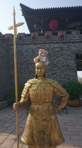 Nalle hittar en ny vän i Wuxi.